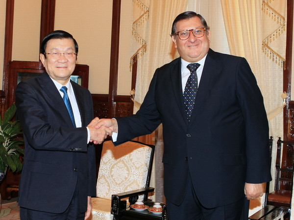 Chủ tịch nước Trương Tấn Sang tiếp Đại sứ Chile chào từ biệt ảnh 1