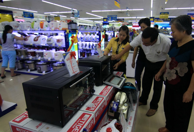 Người tiêu dùng “thờ ơ” với hàng khuyến mãi, giảm giá dịp Tết ảnh 2