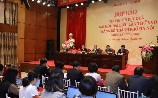 Quang cảnh buổi họp báo. (Ảnh: Văn Điệp/TXVN) Thông tin kết quả Đại hội Đảng bộ thành phố Hà Nội lần thứ XVII ảnh 1