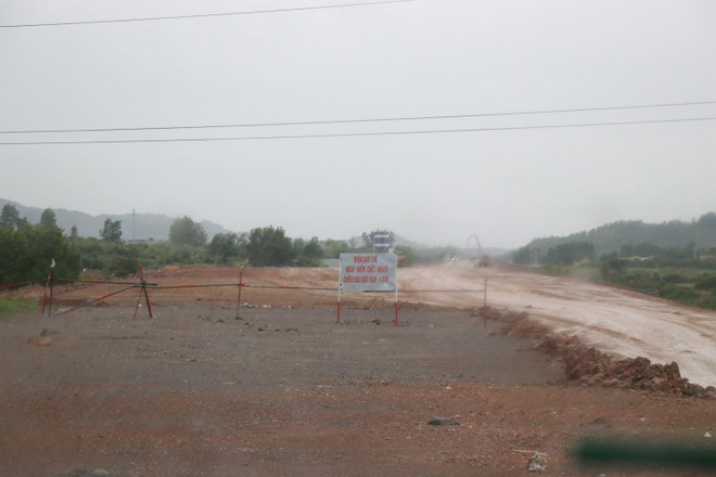 Thi công đoạn Cao tốc Vân Phong-Nha Trang vướng bởi đường điện cao thế ảnh 2