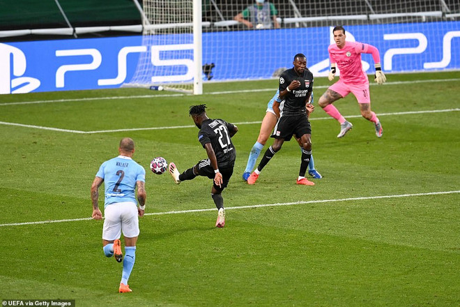 Lyon tạo nên 'địa chấn,' loại Man City khỏi Champions League ảnh 1