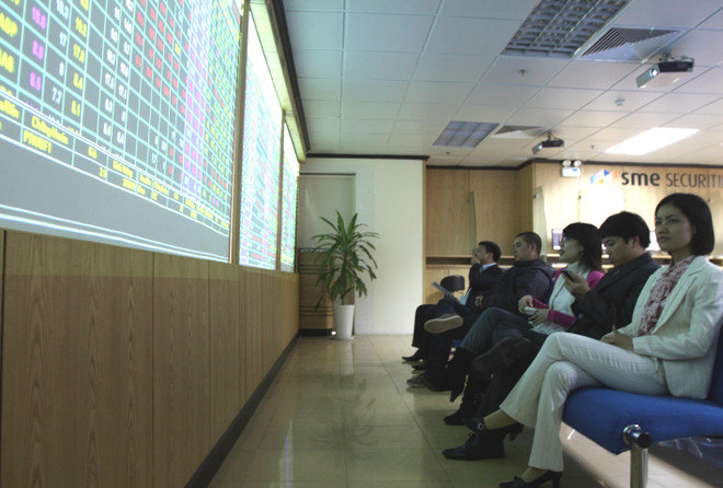 Nhóm cổ phiếu trụ cột tiếp tục tăng giá, VN-Index có thêm 2,2 điểm ảnh 1