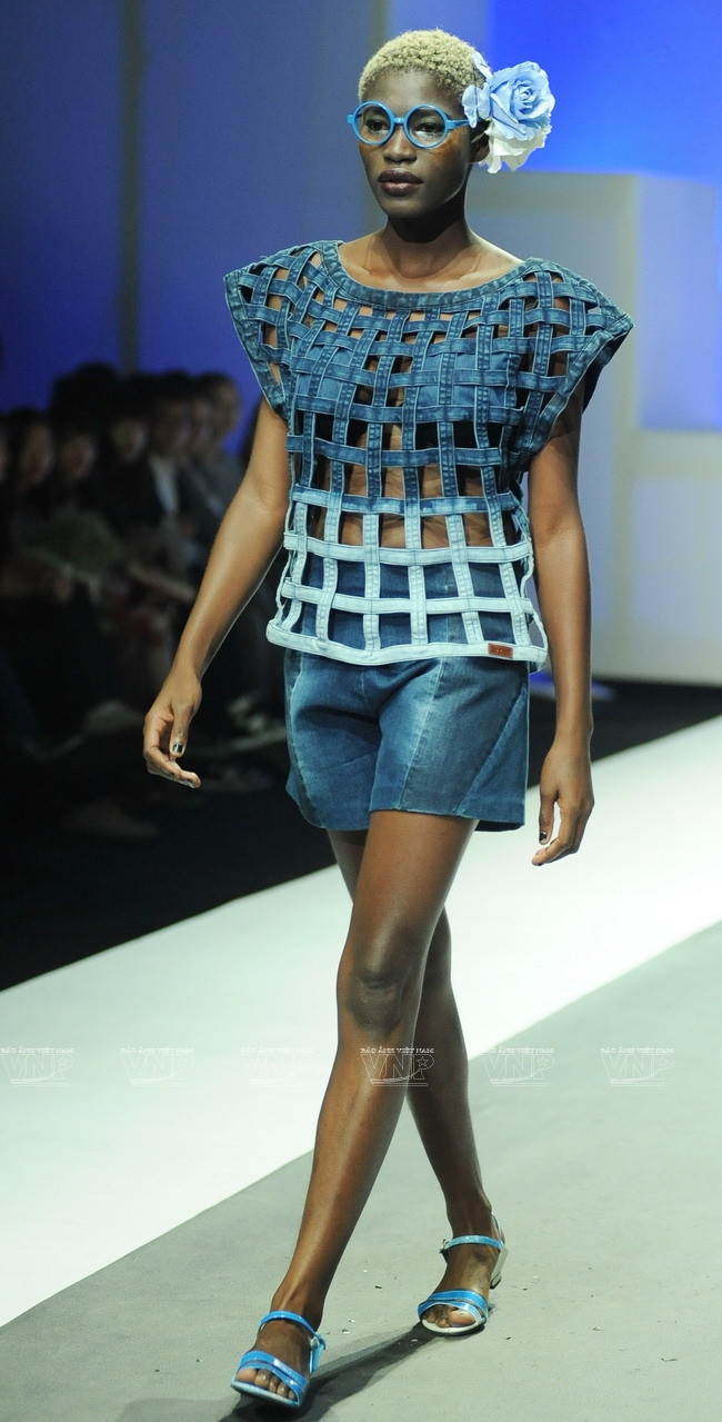 Chiêm ngưỡng bộ sưu tập thời trang ấn tượng “Mây tre đan” ảnh 2