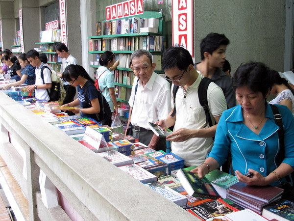 Hơn 200.000 tựa sách được bán tại Hội sách TP.HCM ảnh 1