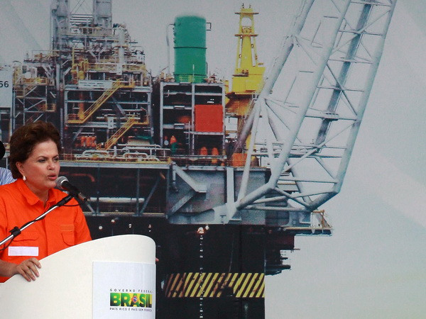 Tổng thống Brazil Dilma Rousseff tại lễ khai trương giàn khoan dầu Petrobras' P-56 ngày 3/6/2011. (Nguồn: AFP/TTXVN) Brazil điều tra các vụ bê bối của tập đoàn dầu khí quốc gia ảnh 1