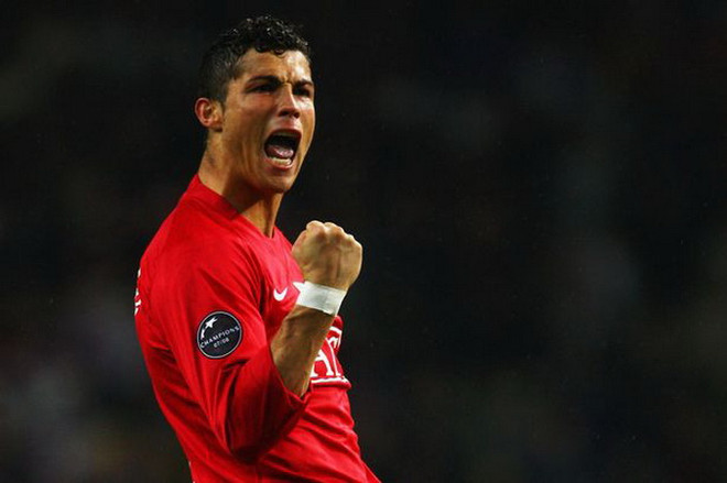 Man United gây sốc khi "soạn sẵn hợp đồng" chiêu mộ Ronaldo ảnh 1