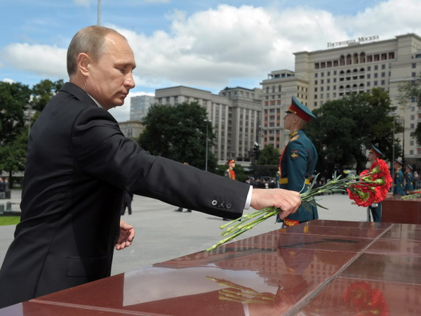 Tổng thống Nga đặt vòng hoa tưởng niệm "Ngày tưởng nhớ và đau thương" ảnh 1