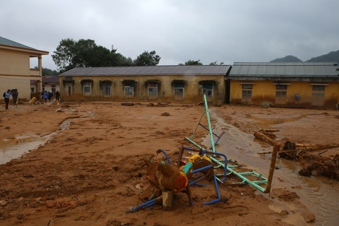 Quảng Trị nỗ lực khắc phục hậu quả bão lũ để học sinh sớm đến trường ảnh 1