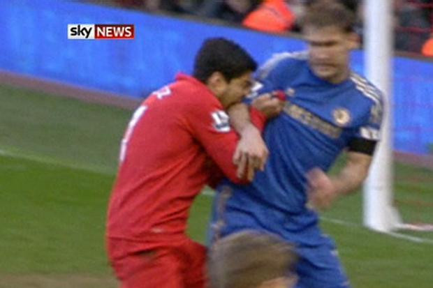 Nhìn lại sự nghiệp đầy rẫy những scandal của Luis Suarez ảnh 2