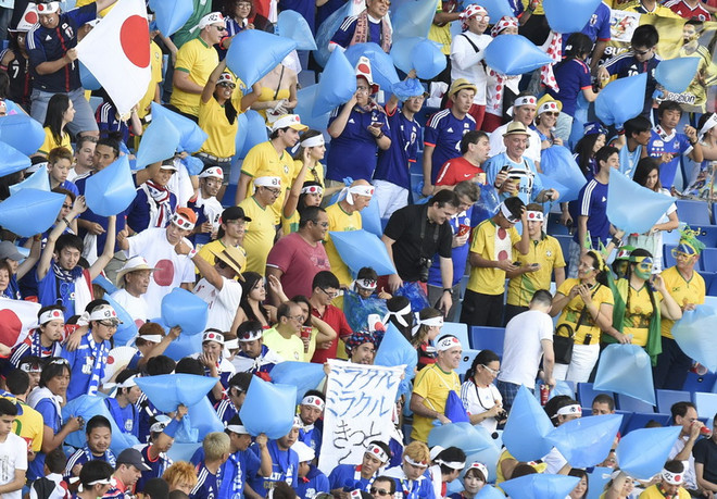 Nữ CĐV Nhật đi từ hân hoan tới buồn bã khi đội nhà bị loại ảnh 4