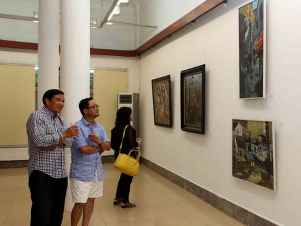 Thưởng lãm các tác phẩm mỹ thuật kích thước nhỏ tại Thủ đô Hà Nội ảnh 1