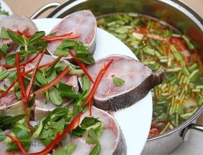 Lẩu cá bớp. (Nguồn: Báo Bình Thuận) 1311cabop.jpg