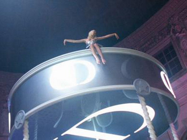 Hậu trường quảng cáo Dior Addict: Pha trộn hiện thực, siêu thực ảnh 1