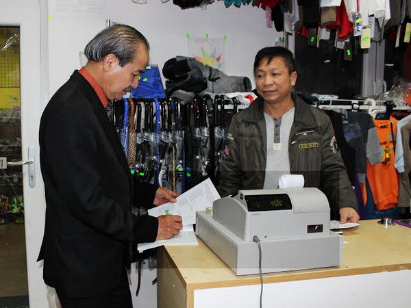 Người Việt quyên góp hỗ trợ gia đình nạn nhân vụ xả súng ở Séc ảnh 1