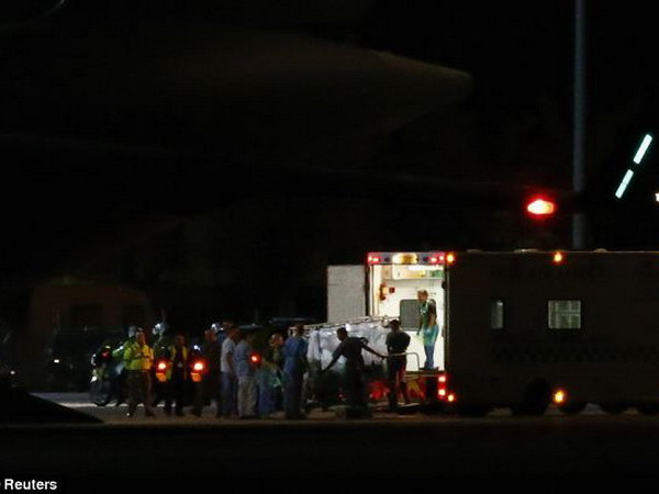 Người Anh đầu tiên nhiễm Ebola được ca ngợi như anh hùng ảnh 1