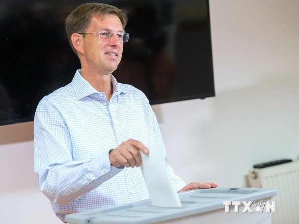 Quốc hội Slovenia phê chuẩn giáo sư Miro Cerar làm thủ tướng ảnh 1