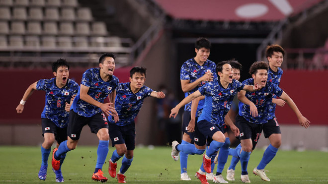 Niềm vui của cầu thủ Nhật Bản sau loạt luân lưu may rủi. (Nguồn: AFC) Xác định xong 2 cặp bán kết môn bóng đá nam Olympic Tokyo 2020 ảnh 3
