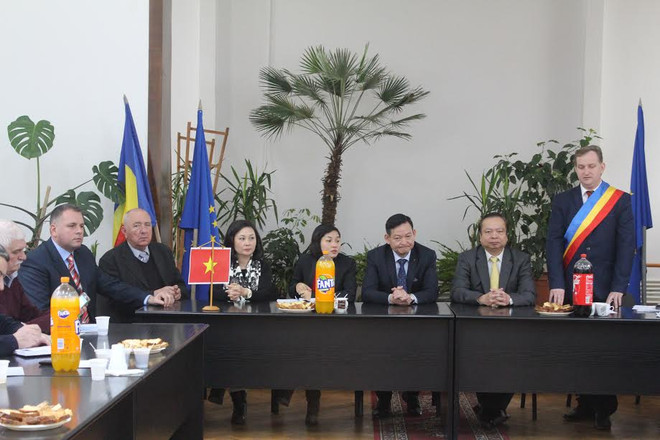 Kêu gọi các doanh nghiệp Romania đầu tư vào Việt Nam ảnh 2