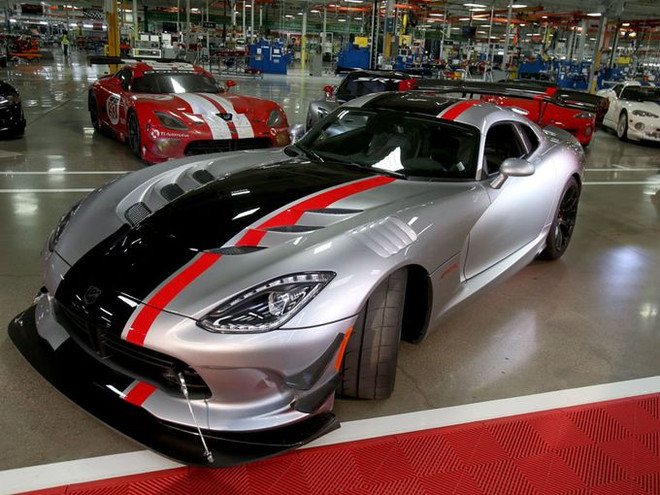 Công bố giá bán khởi điểm của mẫu xe Dodge Viper ACR đời 2016 ảnh 1