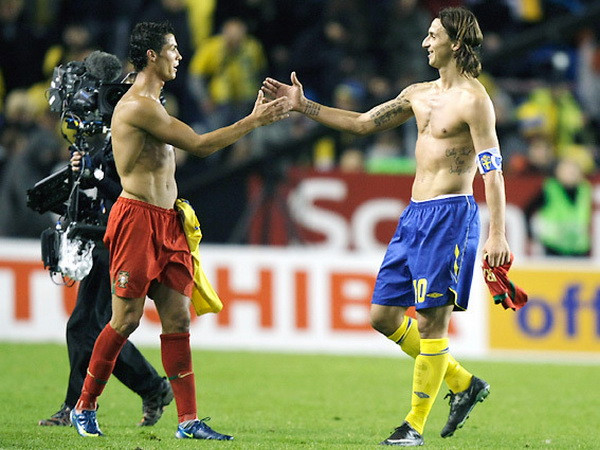 Tin sáng 13/11: Ibra tuyên chiến CR7, Carrick nghỉ hết năm ảnh 1