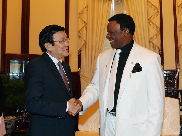 Chủ tịch nước Trương Tấn Sang tiếp Đại sứ Nigeria chào từ biệt ảnh 1