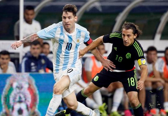 Lionel Messi sút phạt "không tưởng," Argentina suýt thua Mexico ảnh 1