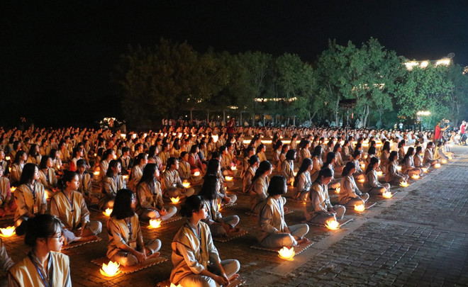 Đêm hội hoa đăng tri ân các Anh hùng liệt sỹ tại Ninh Bình ảnh 2