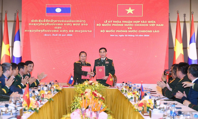 ttxvn_phan van giang Chansamone Chanyalat (2).jpg