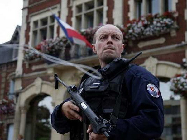 Pháp trục xuất 2 người Maroc bị coi là mối đe dọa nghiêm trọng ảnh 1