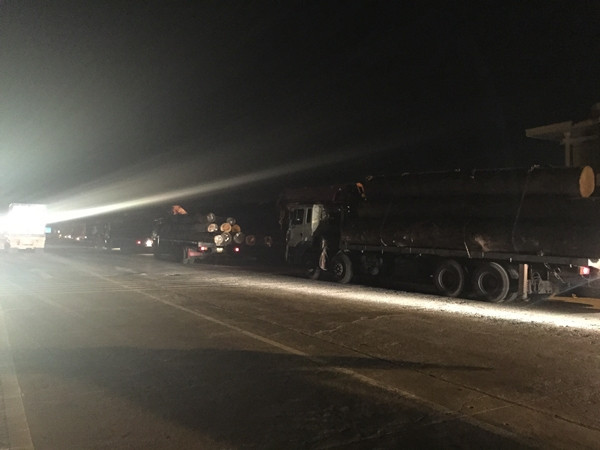 Hải Dương: Bắt cả đoàn xe chở quá tải cố tính "né" trạm cân ảnh 1