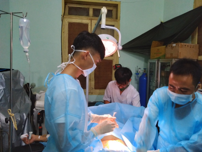 Quân y đảo Sinh Tồn cấp cứu kịp thời ngư dân bị viêm ruột thừa cấp ảnh 1