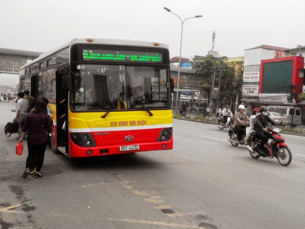 Thẻ điện tử xe buýt: Khó "đo" được sự trung thực của hành khách ảnh 1