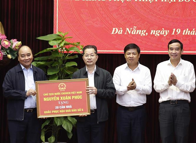 Chủ tịch nước chia sẻ khó khăn với người dân bị ảnh hưởng bão lũ ảnh 3