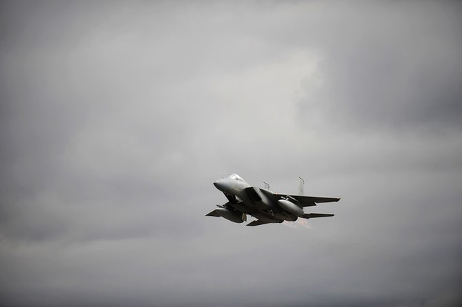 Rơi máy bay Không quân Hoàng gia Saudi Arabia khi đang huấn luyện ảnh 1