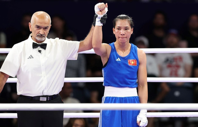 Hà Thị Linh giành chiến thắng ở ngày ra quân. (Ảnh: Hoàng Linh/TTXVN) ttxvn_olympic_2024_vo_si_boxing_ha_thi_linh_thang_ap_dao_o_vong_1_2807.jpg