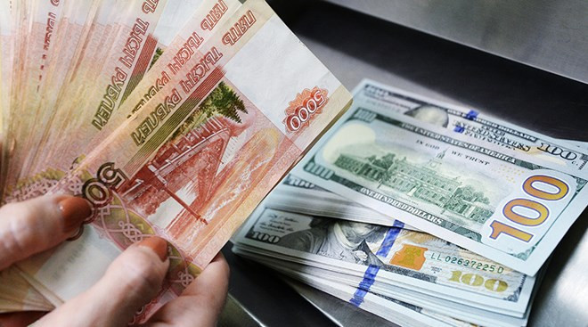 Đồng ruble của Nga tiếp tục mất giá mạnh do giá dầu giảm ảnh 1
