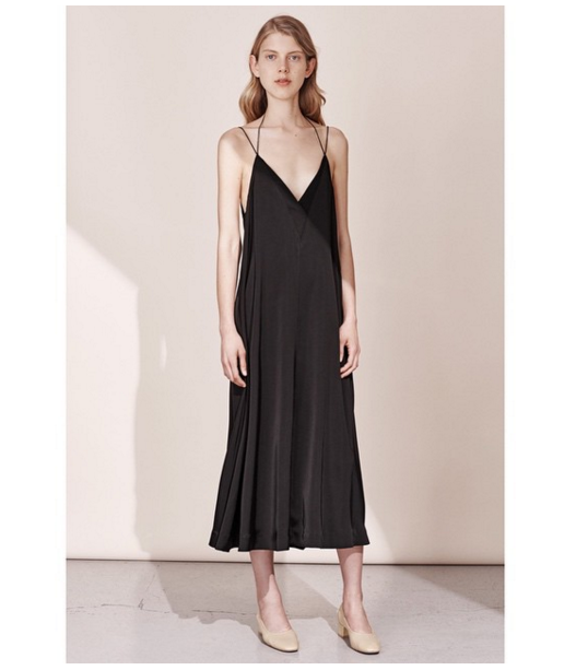 Thời trang ngày giao mùa - Sức hấp dẫn của đầm hai dây ảnh 2