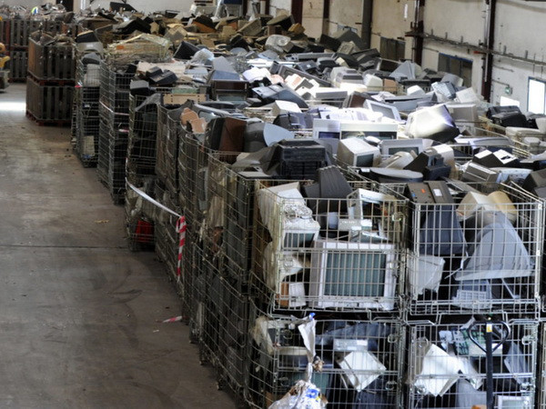 Hong Kong phạt một công ty tái chế vì nhập rác thải điện tử từ Mỹ ảnh 1