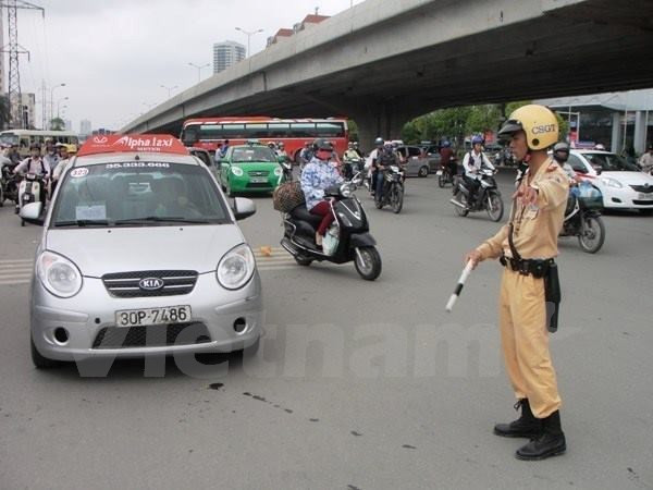 Lùi thời hạn xử phạt đối với xe taxi không gắn thiết bị hộp đen ảnh 1