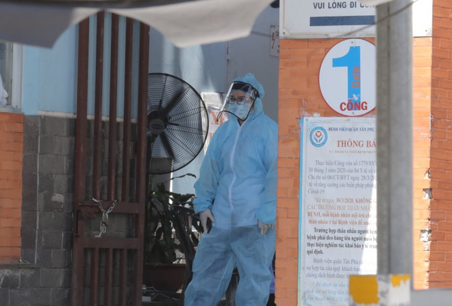 [Photo] Phong tỏa tạm thời BV quận Tân Phú do có ca mắc COVID-19 ảnh 3