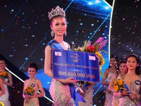 Tân Hoa hậu biển Việt Nam toàn cầu năm 2018 Nguyễn Thị Kim Ngọc. (Ảnh: Lê Sen/TTXVN) Thí sinh Tiền Giang đăng quang Hoa hậu biển Việt Nam toàn cầu ảnh 1