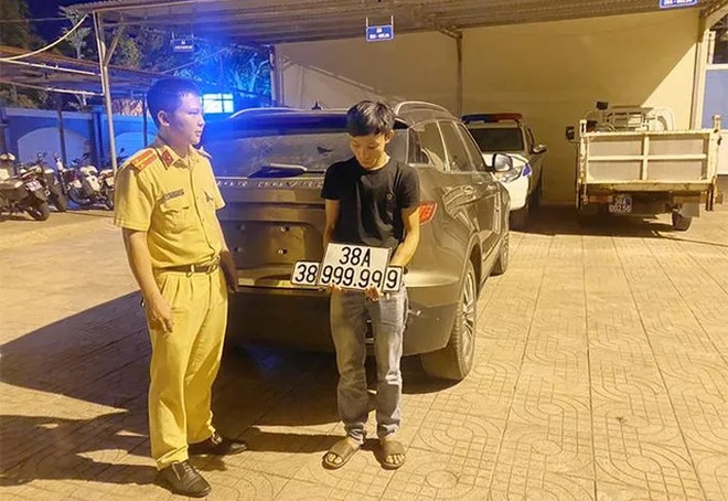 Chủ xe không bằng lái, lắp biển 'ngũ quý 9' giả ở Hà Tĩnh bị xử lý ảnh 1