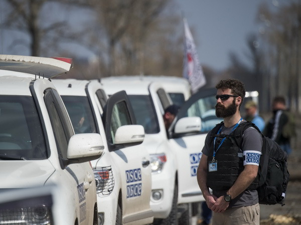 OSCE: 2 binh sỹ bị Ukraine bắt giữ thừa nhận thuộc quân đội Nga ảnh 1