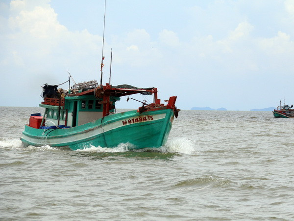 Bà Rịa-Vũng Tàu: Kịp thời cứu thuyền trưởng bị rơi xuống biển ảnh 1
