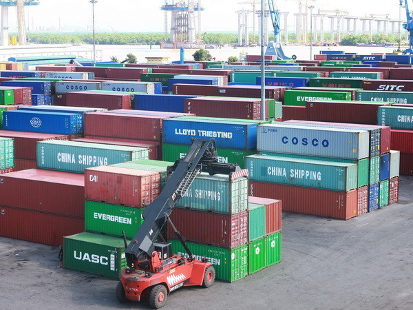 Bãi tập kết container tại Cảng Đình Vũ, Hải Phòng. (Ảnh: Lâm Khánh/TTXVN) Hơn 30.000 tấn lưu huỳnh đang bị tồn kho tại Cảng Hải Phòng ảnh 1