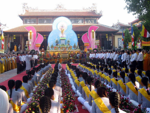 Chủ tịch Mặt trận Tổ quốc gửi thư chúc mừng dịp Đại lễ Phật đản ảnh 1