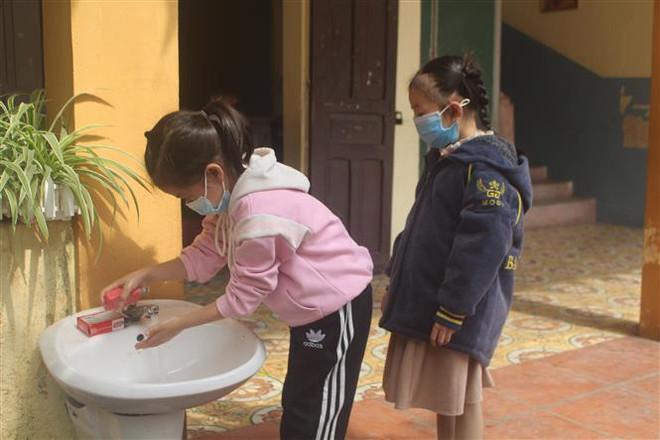 Học sinh trường Tiểu học Trần Phú (phường Phú Sơn, thành phố Thanh Hóa). (Ảnh: Hoa Mai/TTXVN) Bốn tỉnh sẽ tiếp tục không đến trường đến hết ngày 21/2 ảnh 1