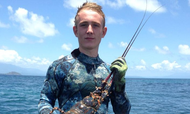 Chàng trai 17 tuổi qua đời vì bị cá mập hung dữ cắn vào đùi ảnh 1