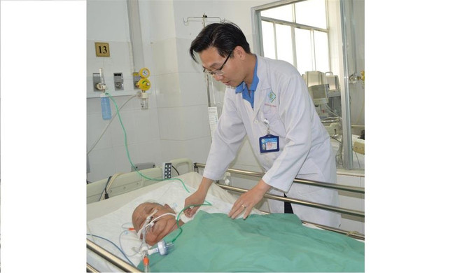 Cứu sống Mẹ Việt Nam anh hùng gần 90 tuổi bị u não nặng ảnh 1