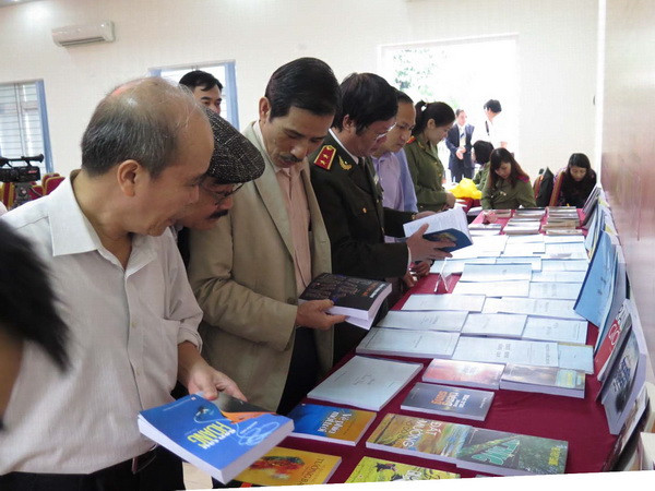 Văn học phải chấp nhận và thích ứng với quy luật thị trường ảnh 1